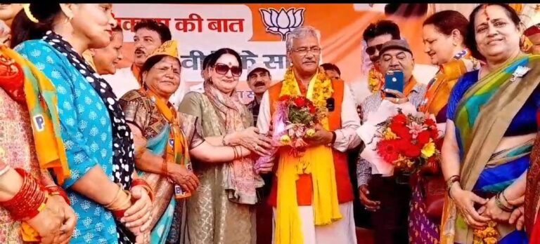 UK Khanpur News : पूर्व सैनिक सम्मेलन में पहुँचे पूर्व मुख्यमंत्री त्रिवेंद्र रावत, पूर्व सैनिकों पर बरसाए फूल