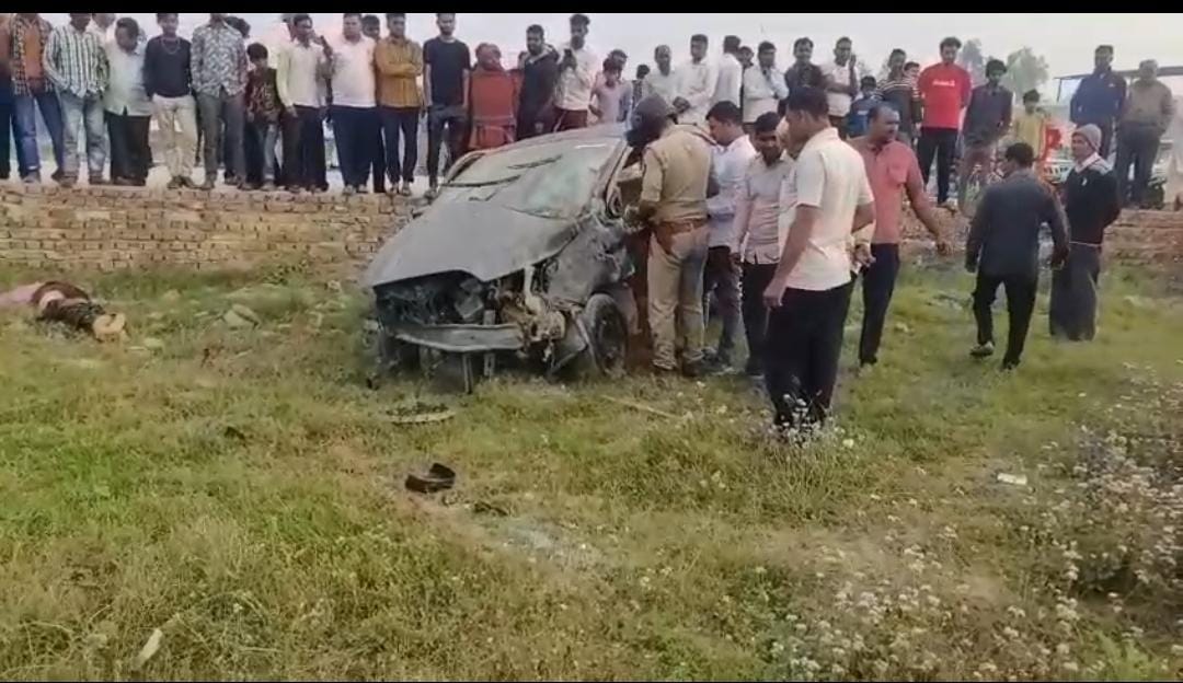 UP Bijnor Accident News : सड़क हादसे में कार सवार 4 लोगों की दर्दनाक मौत