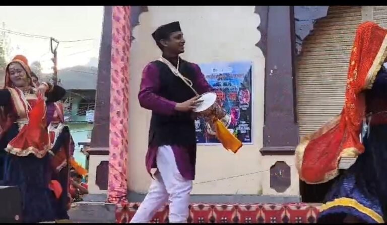 Nainital Uttarakhand : नैनीताल में राजस्थान मध्य प्रदेश उत्तराखंड से आए कलाकारों ने लोकगीत नृत्य दिखा कर दर्शकों को किया मंत्र मुग्ध