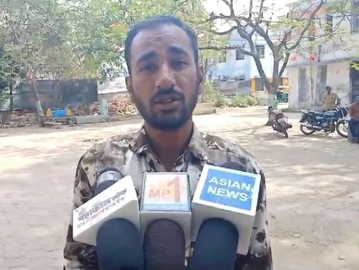 Ujjain News : प्रेम प्रसंग में लड़की से मिले धोखे के बाद युवक ने वीडियो बनाकर माता-पिता से मांगी माफी