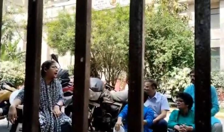 Rajdhani Delhi : राजधानी दिल्ली में इन दिनों सियासी पारा हाई...जानें मामला 2 230