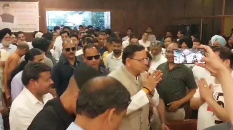 CM Pushkar Singh Dhami : सीएम धामी ने किया व्यापारियों से संवाद 2 410