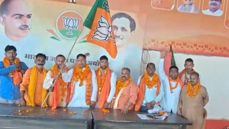 Ayodhya Today News : सपा छोड़कर चौरसिया समाज के सैकड़ो कार्यकर्ताओं ने भाजपा का दामन थामा
