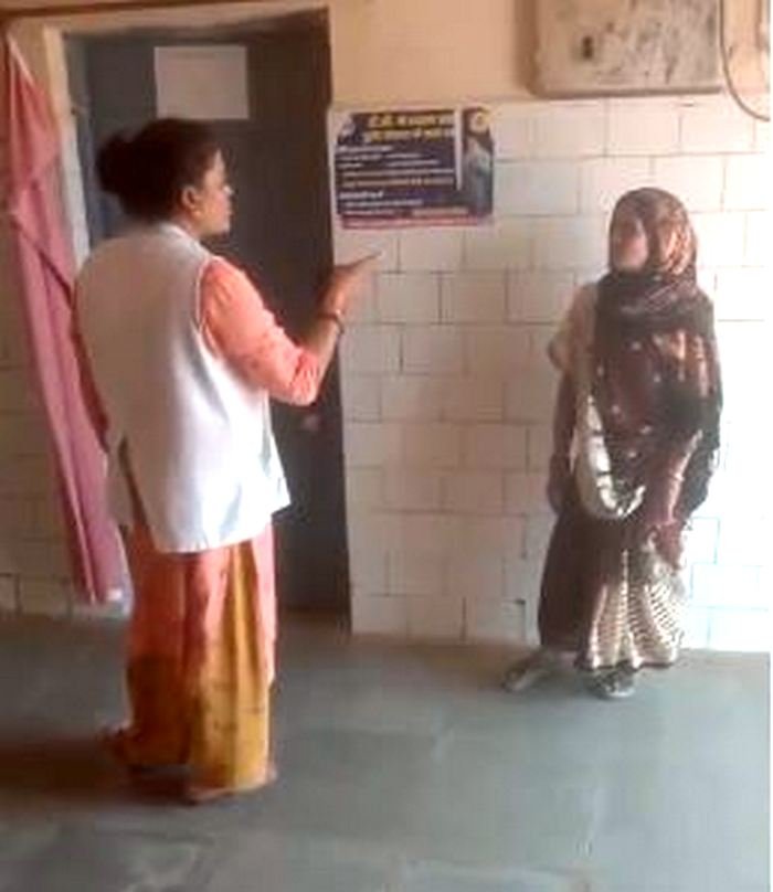 MP Damoh news : अपनी लाचार स्वास्थ्य व्यवस्था और कर्मचारियों के अभद्र व्यवहार को लेकर एक बार फिर मीडिया की सुर्खियों में दमोह...वायरल वीडियो