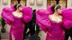 Cannes Festival 2024 : कान्स फिल्म फेस्टिवल में उर्वशी रौतेला का जलवा, गुलाबी सेक्सी ड्रेस में बरपाया कहर...देखें फोटोज 3 Cannes Festival 2024