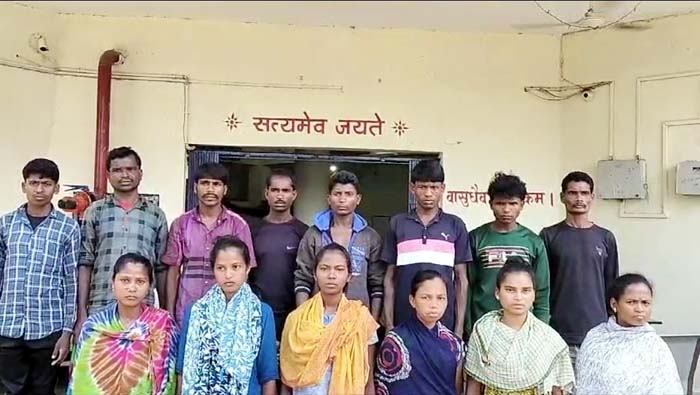 Bijapur big breaking : 11इनामी समेत कुल 14 नक्सली गिरफ्तार...वॉच वीडियो