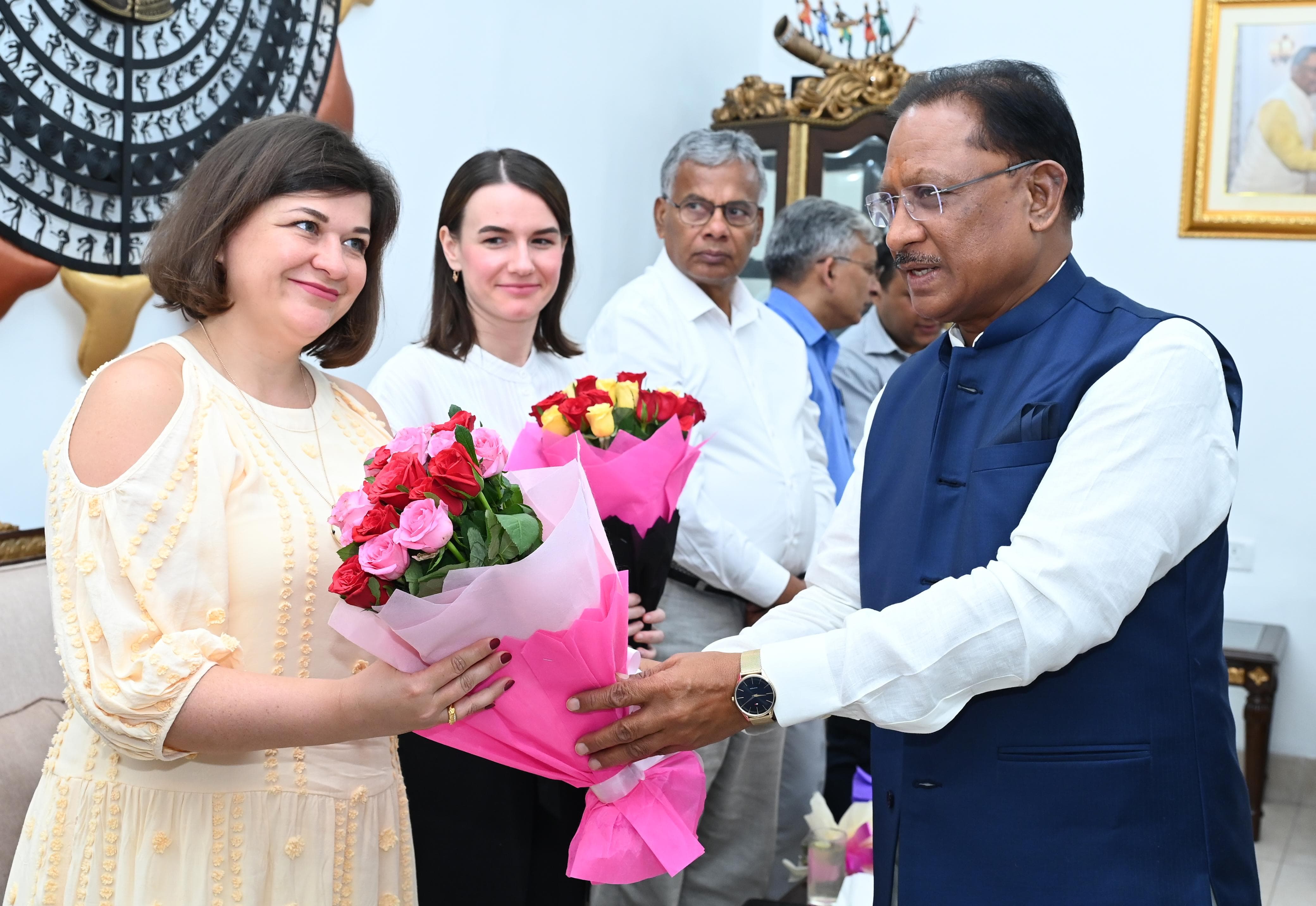 CG Lok Sabha Election 2024 : लोकतंत्र का सबसे बड़ा त्यौहार देखने छत्तीसगढ़ आया विदेशी राजनयिक दल CG Lok Sabha Election 2024 : लोकतंत्र का सबसे बड़ा त्यौहार देखने छत्तीसगढ़ आया विदेशी राजनयिक दल
