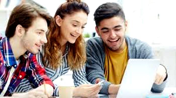 Career Tips : लाखों में पैकेज देने वाले कौन से है बढ़िया कोर्स...जानें यहां