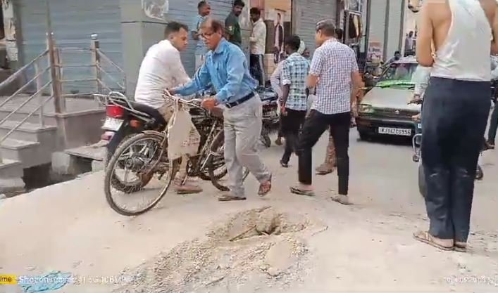 Alwar Rajasthan Corruption : मनमानी तरीके से चल रहा भ्रष्टाचार का खेल...वीडियो
