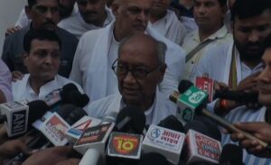 Gwalior MP News : दिग्विजय सिंह पहुंचे सिंधिया महल... स्वर्गीय माधवी राजे सिंधिया को दी श्रद्धांजलि..