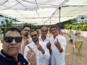 Singhania Group : सिंघानिया ग्रुप के चेयरमैन ने किया परिवार समेत मतदान...देखें फोटोज