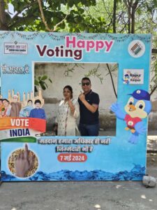 Singhania Group : सिंघानिया ग्रुप के चेयरमैन ने किया परिवार समेत मतदान...देखें फोटोज