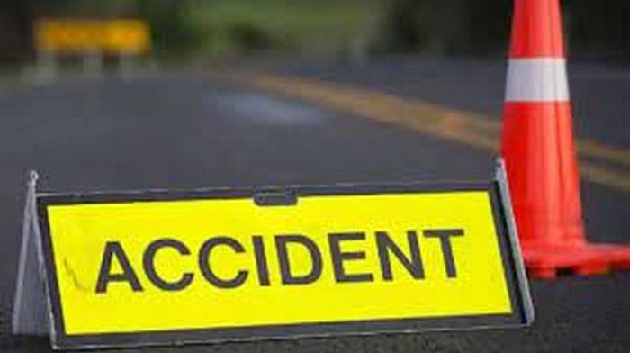 Ujjain Accident : ट्राले में जा घुसी कार भीषण हादसे में 2 महिलाओं की मौत....7 लोग घायल