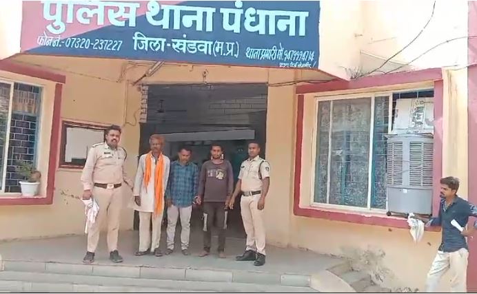 MP Khandwa Fraud : डबल नोट बनाने के चक्कर में फिर आया किसान बहरूपिया तांत्रिक के झांसे में, जब ताला खोला तो मिले गोभी-बैगन…पढ़े पूरी स्टोरी