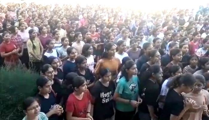 CBSE Result 2024 : सीबीएसई ने कक्षा 10वी,12वीं का रिजल्ट कल जारी किया, जिसमें फिर एक बार मेक्रो वियन एकेडमी के सितारे चमके...देखें वीडियो