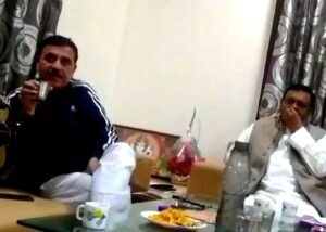 UP Viral News : प्रत्याशी विनोद सोनकर की सट्टे बाजी का वीडियो हो रहा जमकर वॉयरल....आप भी देखें