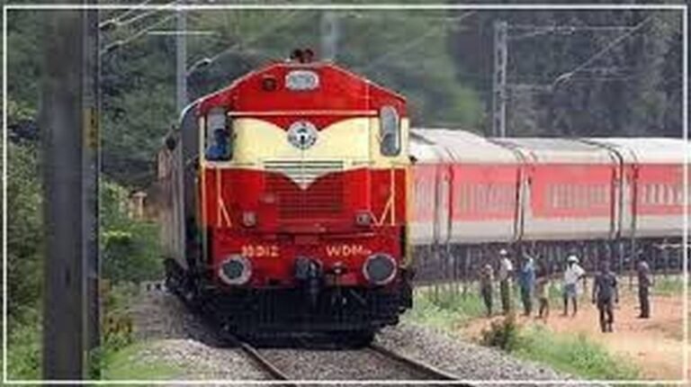 Trains Canceled : रेलवे ने फिर थोक में किया ट्रेनों को रद्द....देखें सूची