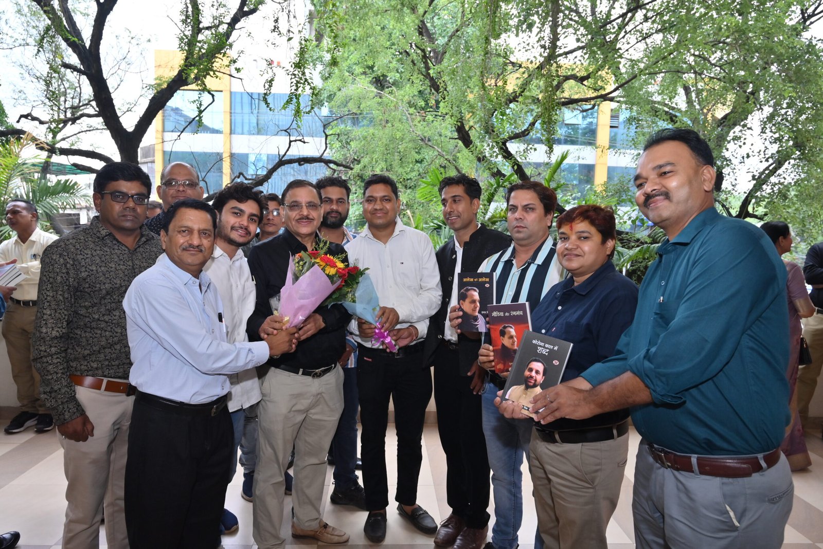 Book Launch Ceremony:- "तो भी बास सुवास" सुभाष मिश्र की पत्रकारिता एवं रंगमंच पर केंद्रित चार पुस्तकों का विमोचन, 8 DSC 1566 scaled