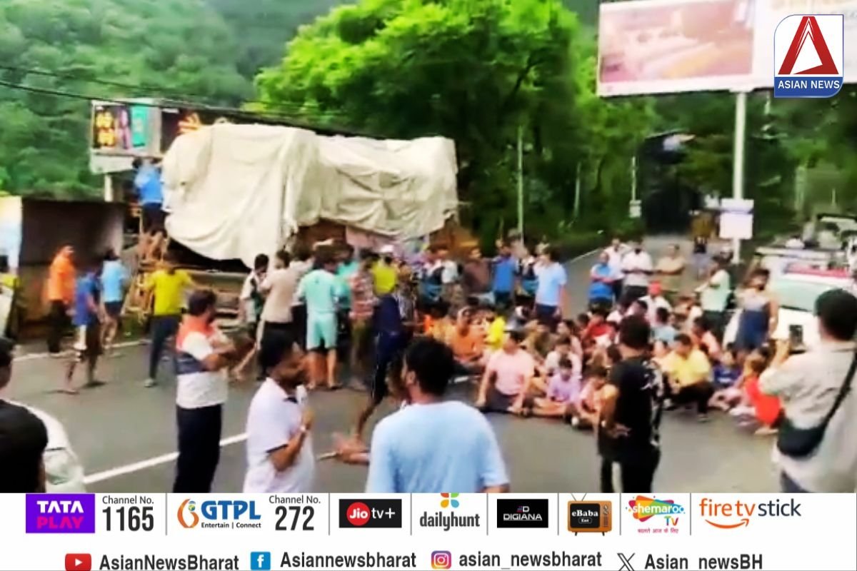 Kanwar Yatra 2024 : कांवड़ियों ने लगाया जाम...जानें मामला