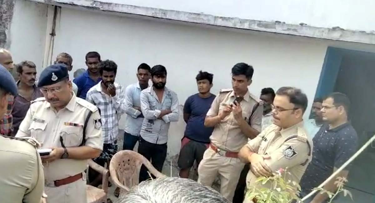 Rewa Crime News : साइंटिस्ट के घर में घुसे डकैत, पति-पत्नि को बंधक बना की जमकर मारपीट, लाखों नगदी सहित जेवरात किए पार ।