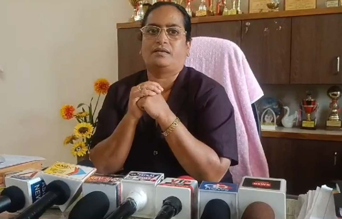 Budhni MP News : छात्र में ये कैसा डर, पापा मैडम फिर मारेगी….जानें पूरा मामला