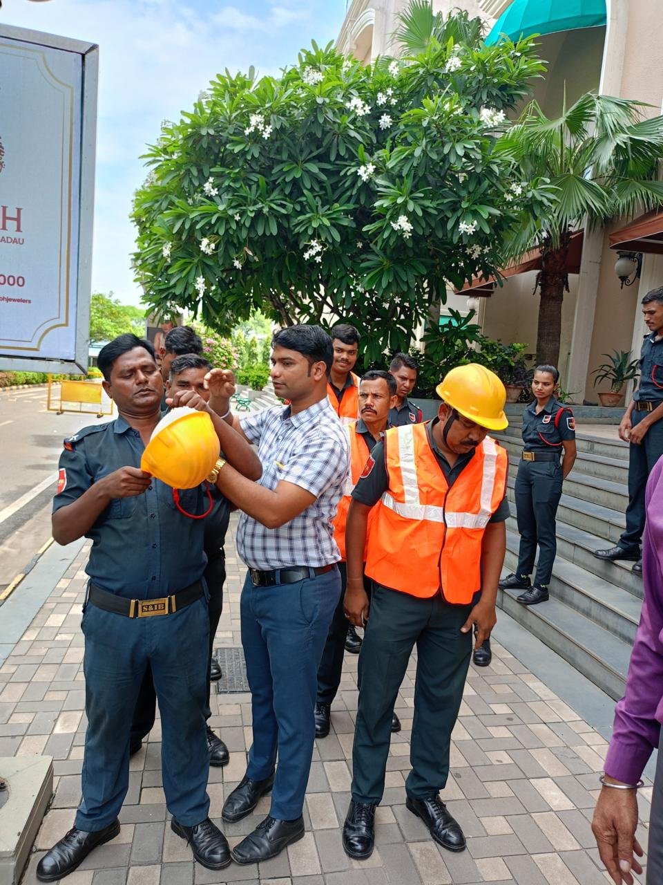 Raipur News :- अम्बुजा मॉल में अग्नि सुरक्षा अभ्यास 3 WhatsApp Image 2024 07 05 at 14.41.46 1