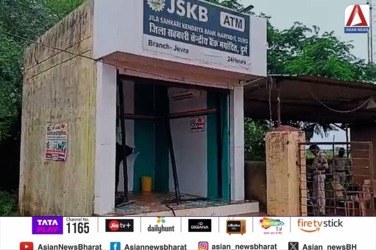 Bemetara breaking : पूरा एटीएम मशीन ही उखाड़ ले गए चोर.....जानें पूरा मामला