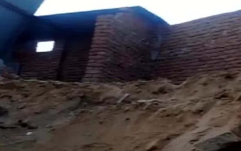 Ambikapur News : दिवार गिरने से 2 बच्चे सहित 1 महिला की मौत