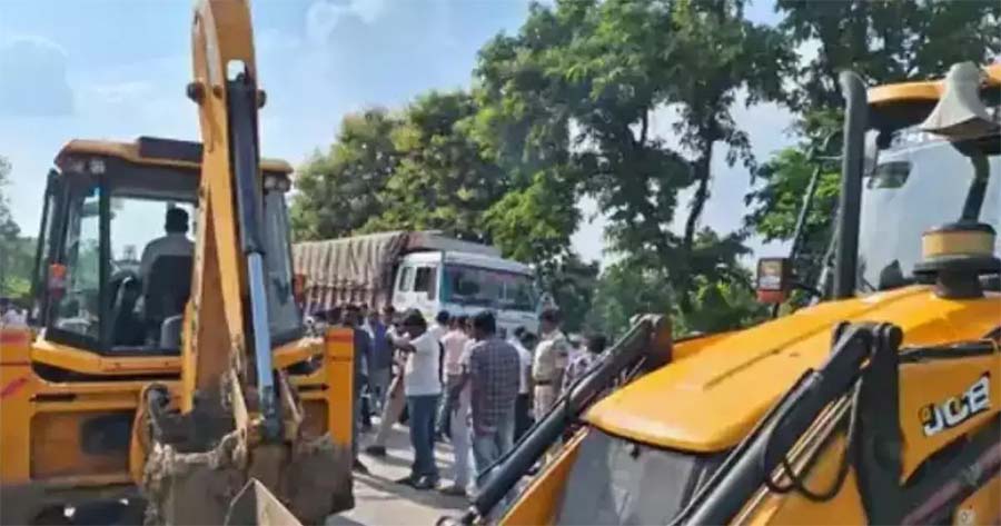 Damoh Road Accident : दमोह बांदकपुर रोड पर भीषण सड़क हादसे में 8 की मौत दो घायल