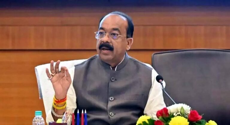 भाजपा सरकार की पहली विदेश यात्रा पर श्रीरामचरित मानस हाथ में लेकर निकले उप मुख्यमंत्री अरुण साव