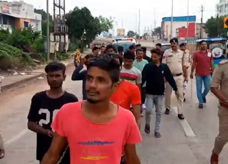 Raipur Breaking : राजधानी में चाकूबाजों का निकाला जुलुश, दर्जन भर चाकुबाज पर पुलिस ने कसा नकेल..वीडियो वायरल