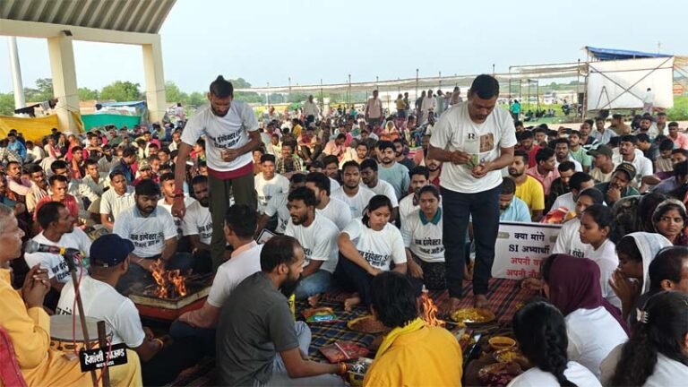 SI भर्ती के रिजल्ट और नियुक्ति की मांग : अभ्यर्थियों द्वारा किया गया महायज्ञ ...
