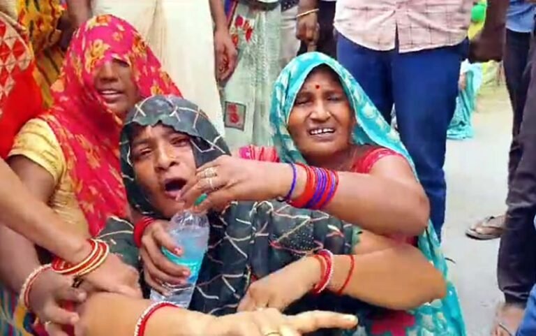 Sidhi Madhya Pradesh : नाबालिग से गैंगरेप कर हत्या का आरोप, परिजनों ने घेरा एसपी कार्यालय...