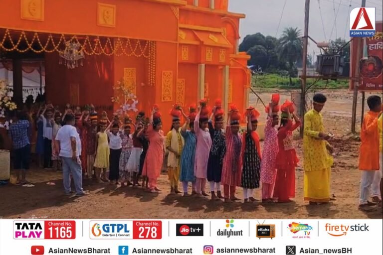 Sukma News : माँ दुर्गा के कलश स्थापना के लिए 2 किलोमीटर पैदल से माताओं,बालिकाओं ने लाया जल,विधि विधान से पूजा अर्चना कर शुरू हुई मूर्ति स्थापन