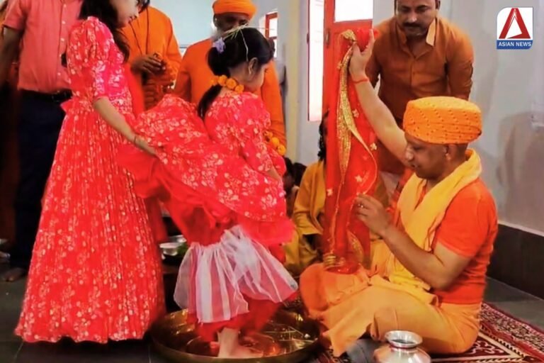 Gorakhpur News : सीएम योगी ने बेटियों के पांव पखार मातृ शक्ति की आराधना की
