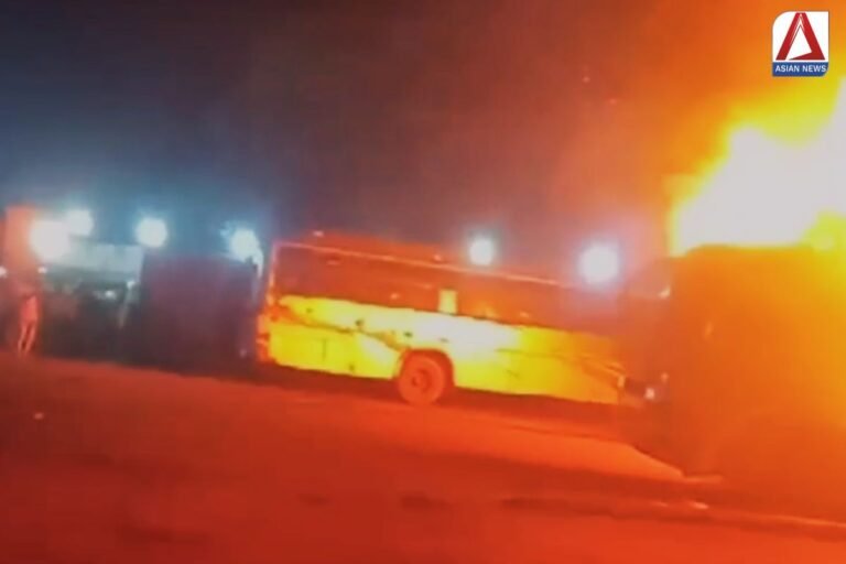 Gwalior Passenger Bus Fire : खड़ी यात्री बस में लगी भीषण आग....