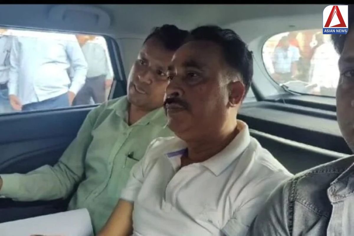 Manendragarh Breaking : बाबू के रंगे हांथ घुस लेने का मामला : एसीबी की टीम पहुंची छत्तीसगढ़ राज्य ग्रामीण बैंक...जानें मामला