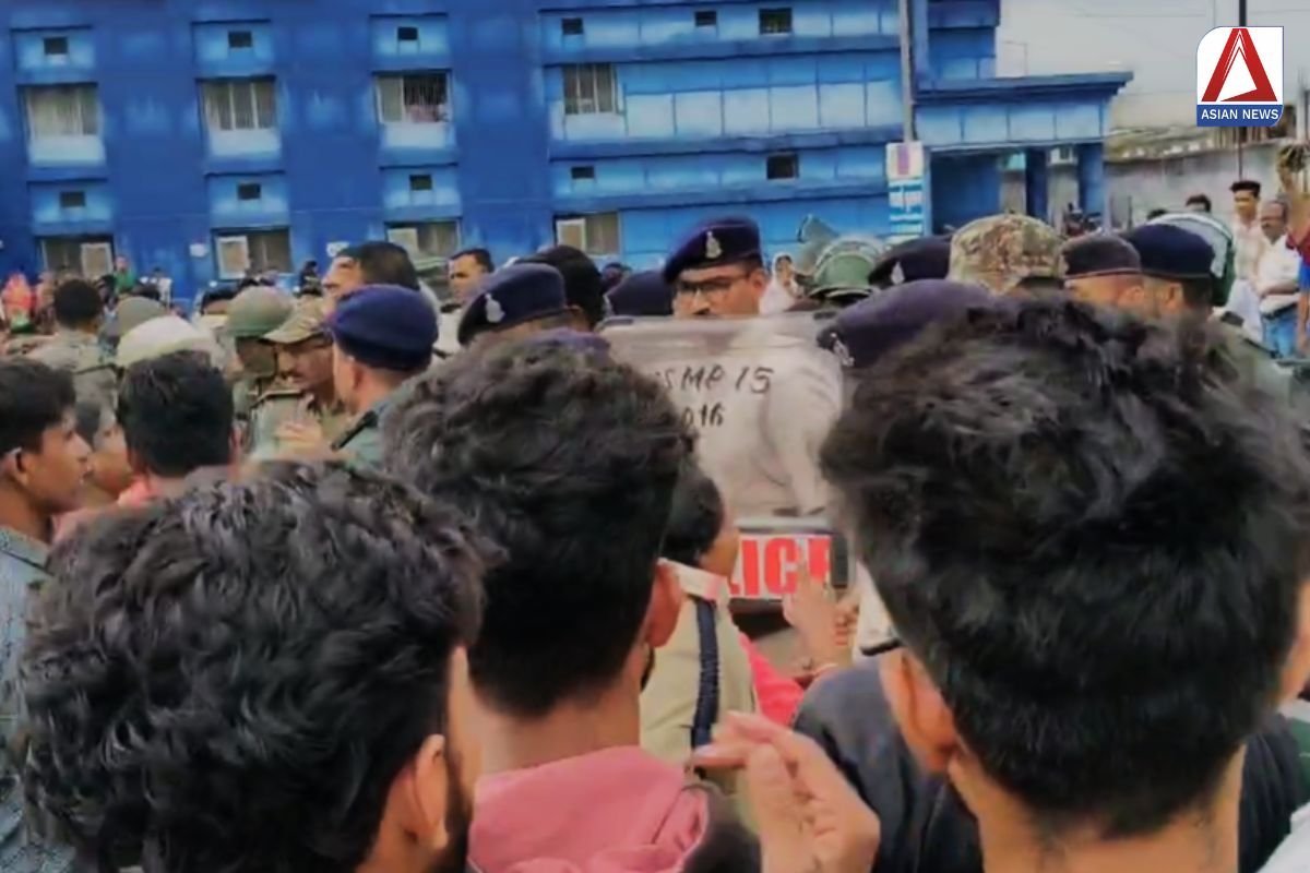 Balrampur Update : NH 343 किया जाम : महिलाओं ने पुलिसकर्मियों से की झूमा झटकी...