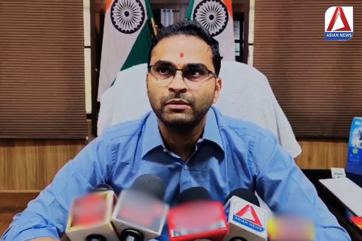 UP Kaushambi News : मदरसे में विदेशी फंडिंग पर डीएम का बड़ा एक्शन