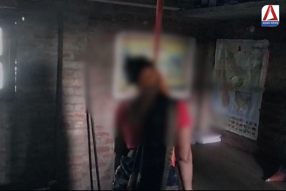 Raebareli News : संदिग्ध हालत में महिला का लटका शव बरामद