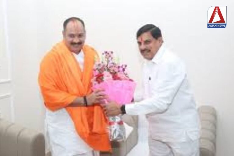 मुख्यमंत्री डॉ. यादव से पंडित प्रदीप मिश्रा ने की मुलाकात....