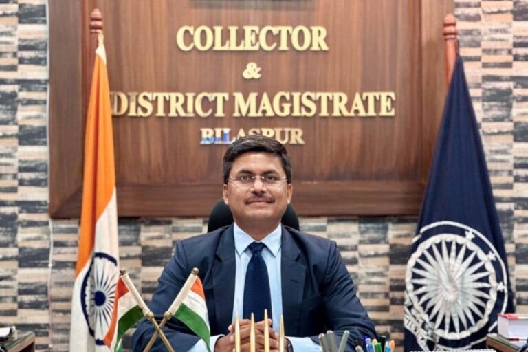 Bilaspur Breaking : कलेक्टर अवनीश शरण का बड़ा एक्शन, प्राचार्य व 5 शिक्षक निलंबित...जानें पूरा मामला