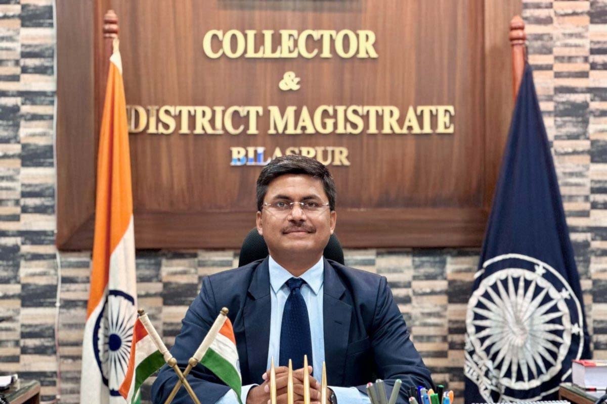 Bilaspur Breaking : कलेक्टर अवनीश शरण का बड़ा एक्शन, प्राचार्य व 5 शिक्षक निलंबित...जानें पूरा मामला