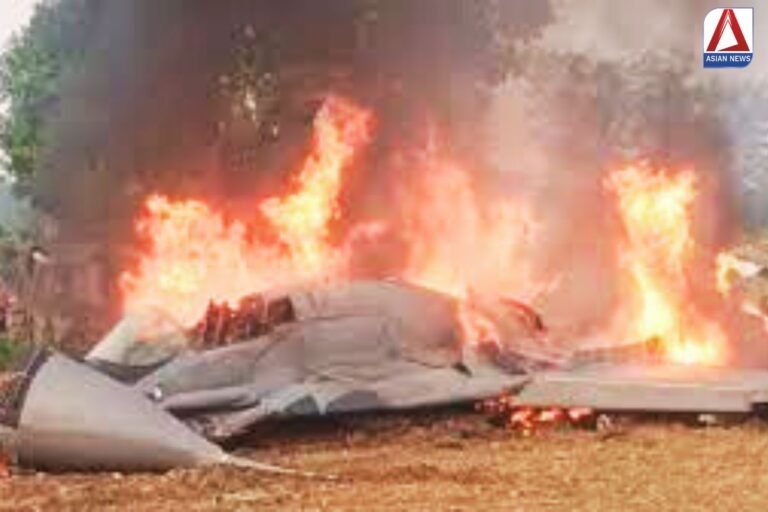 Agra Airforce Plane Crash बीच रास्ते आसमान में उड़ते हुए विमान में लगी आग....