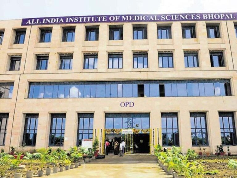 Bhopal News : एम्स में नौकरी दिलाने के नाम पर करीब 40 लोगों से ठगी का मामला