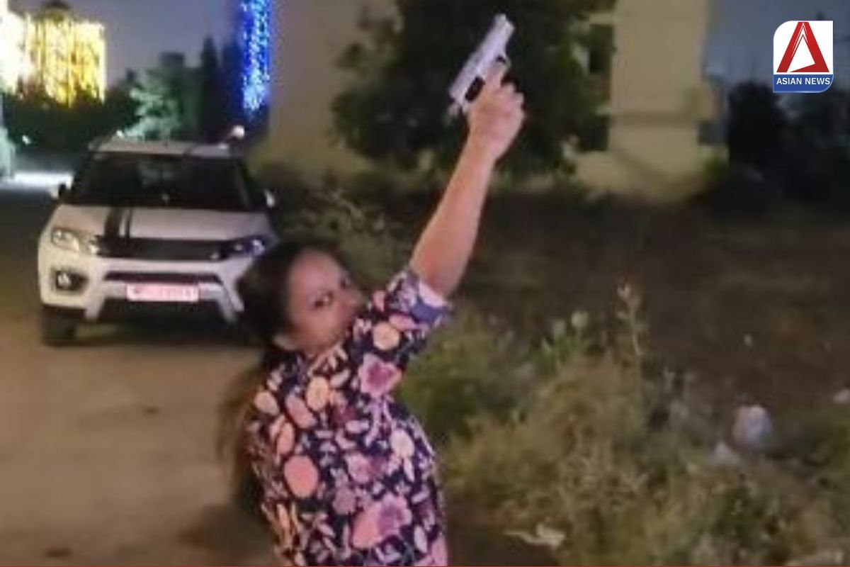 Bhopal Viral News महिला का हवाई फायर करते हुए वीडियो वायरल, पुलिस जांच में जुटी