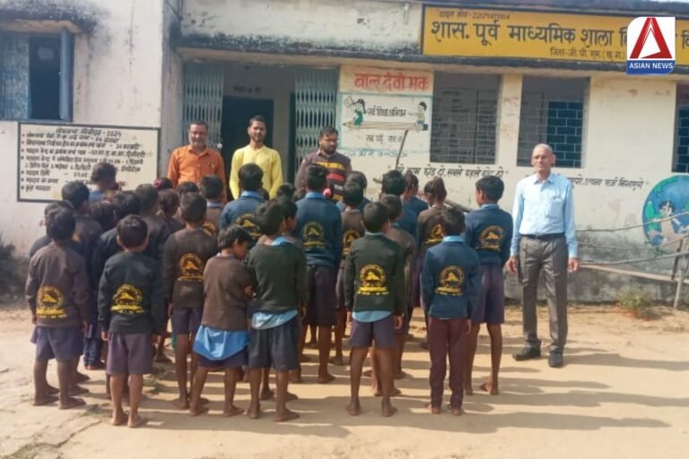 CG News पिरदा बालक छात्रावास में बच्चों ने अधीक्षक और सफाई कर्मी पर प्रताड़ना और मारपीट के आरोप लगाए