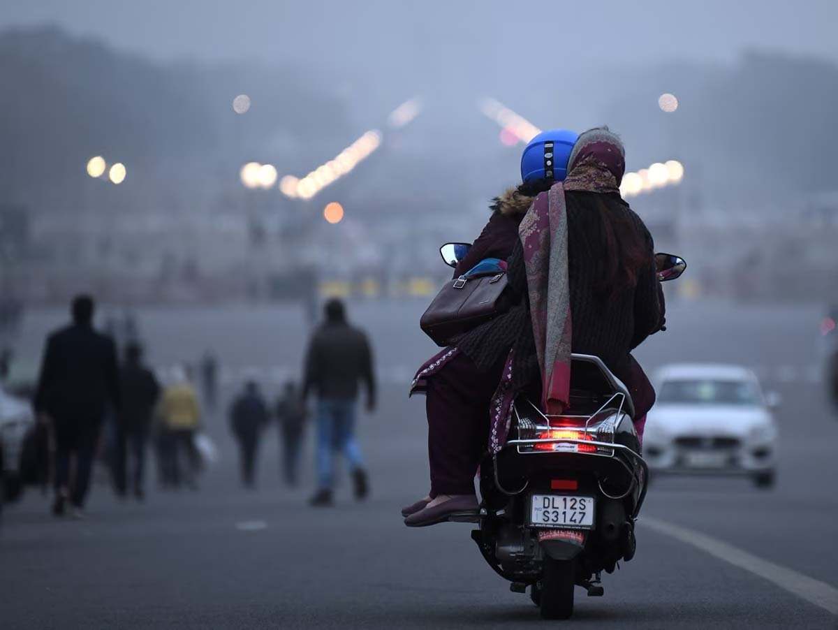 Delhi Weather News दिल्ली में दिखने लगा ठंड का असर.....