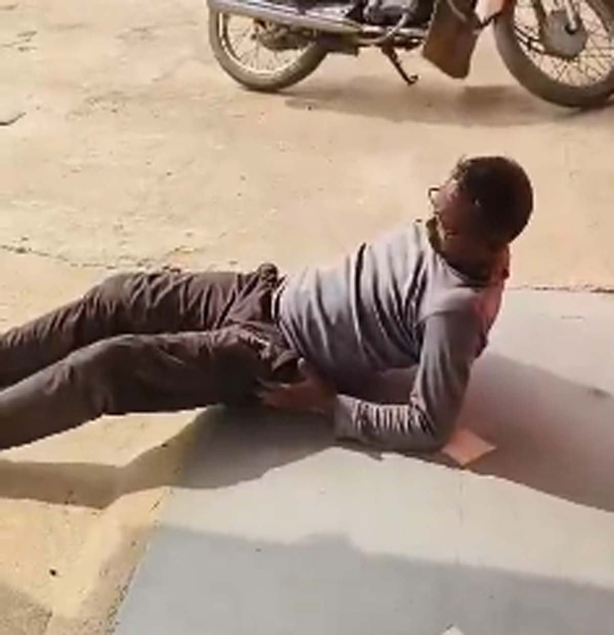 Manendragarh News : नशे में धुत शिक्षक निलंबित, जिला शिक्षा अधिकारी की कड़ी कार्रवाई...