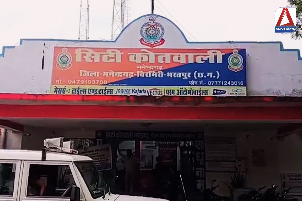 Manendragarh News स्कूल ग्राउंड बना अघोषित मयखाना, शाम होते ही छलकने लगता हैं जाम